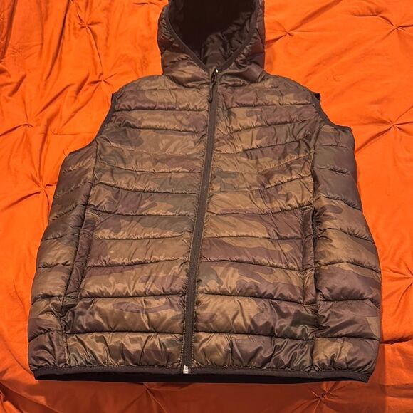 Camouflage Puffer Vest with Hood - Picture 1 of 4